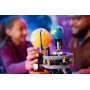 La planète Terre et la Lune en orbite LEGO Technic 42179
